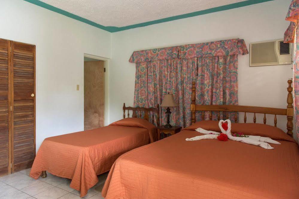 Hotel The Golden Sunset à Negril Extérieur photo